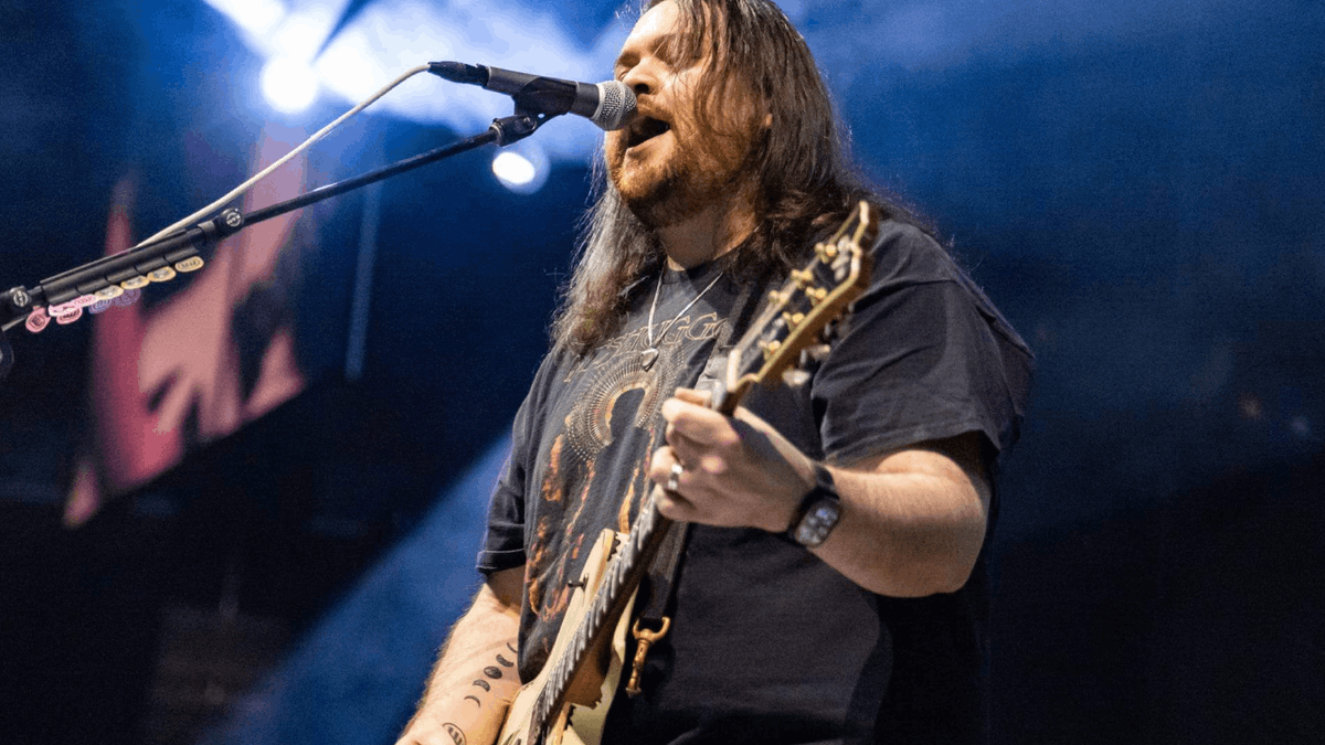 É difícil para mim interagir totalmente com isso': Wolfgang Van Halen sobre  sua complicada relação com 'qualquer coisa do Van Halen' | Ultimate Guitar, image size:1200x675